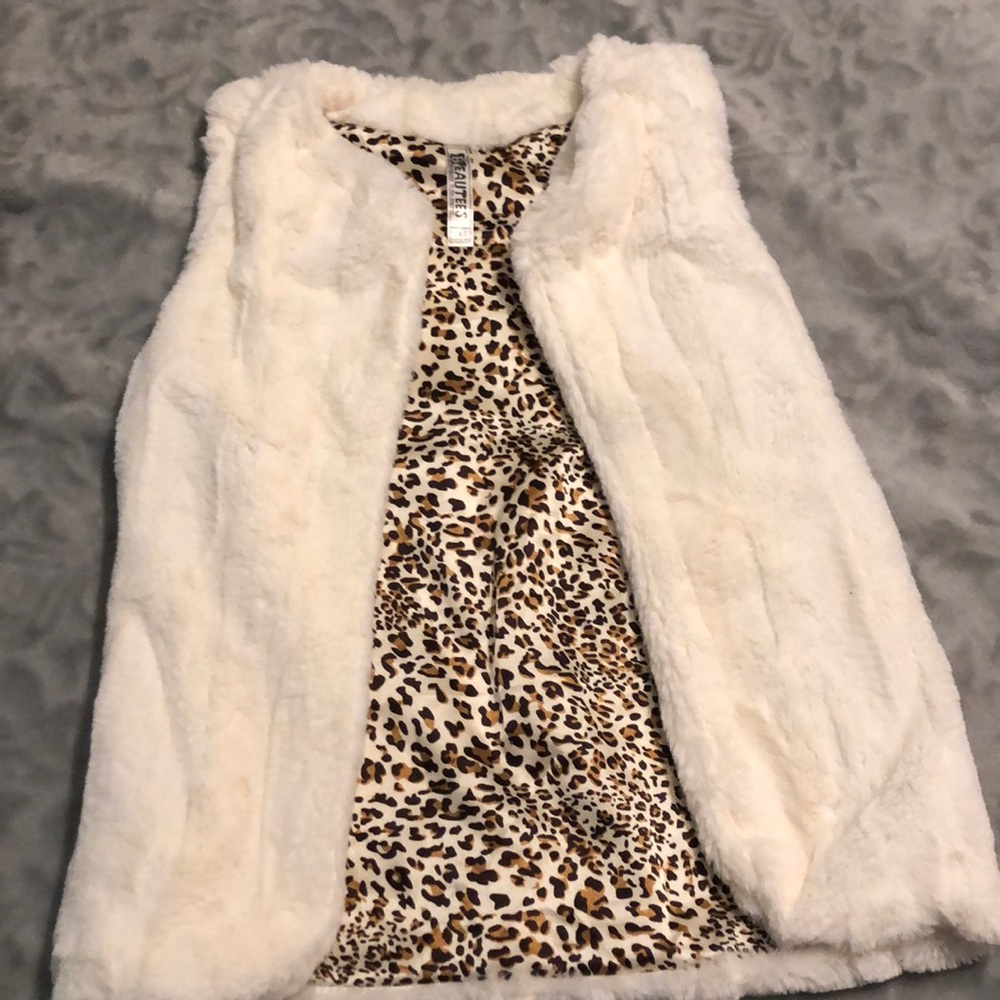 Girl’s Faux fur vest size s (7/8)